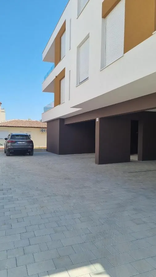 Apartman Rebecca Peroj 0*,